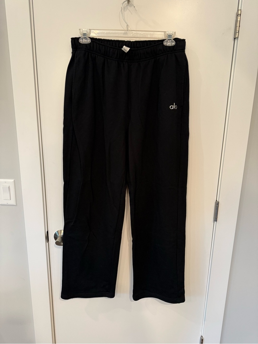 ALO Yoga Accolade Straight Leg Pants